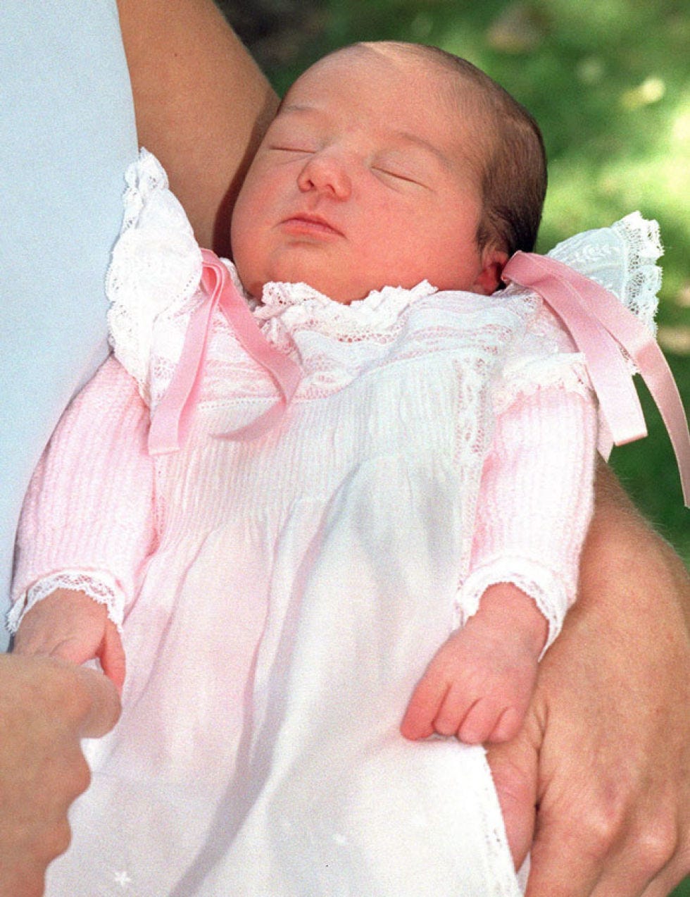 Finger, Skin, Hand, Pink, Baby & toddler clothing, Child, Comfort, Toddler, Thumb, Baby, 