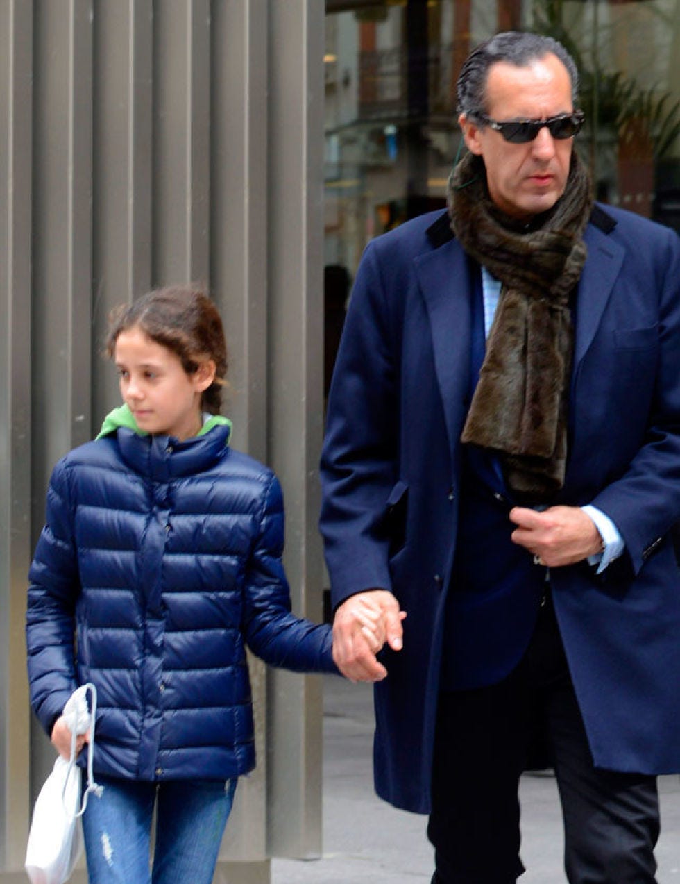 Clothing, Sleeve, Trousers, Coat, Jacket, Winter, Textile, Standing, Outerwear, Street fashion, 