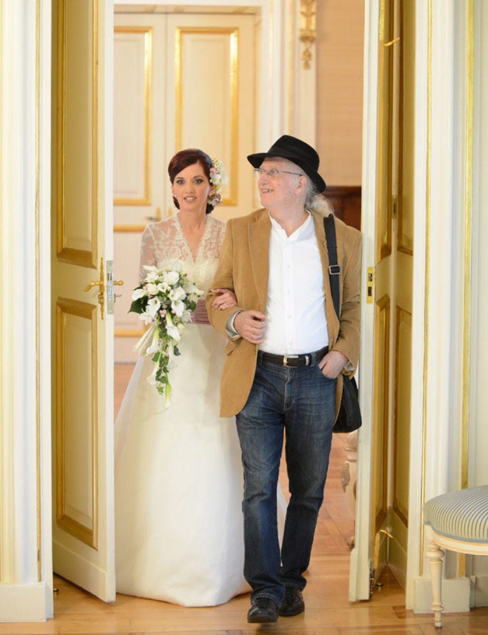 Clothing, Trousers, Jeans, Shirt, Textile, Hat, Coat, Outerwear, Standing, Bouquet, 