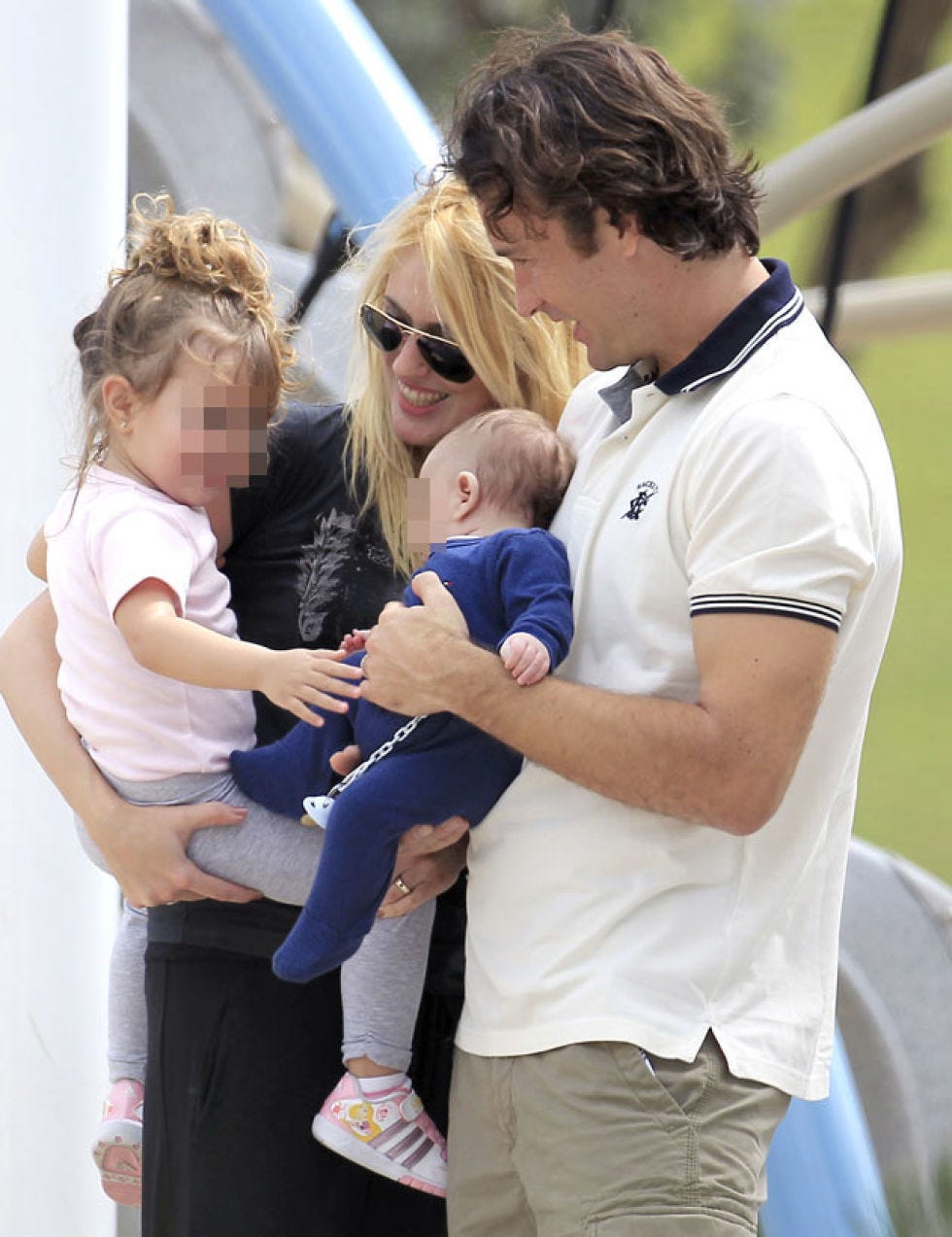 Hair, Arm, Product, Human body, Child, Elbow, Sunglasses, Interaction, Toddler, Baby & toddler clothing, 