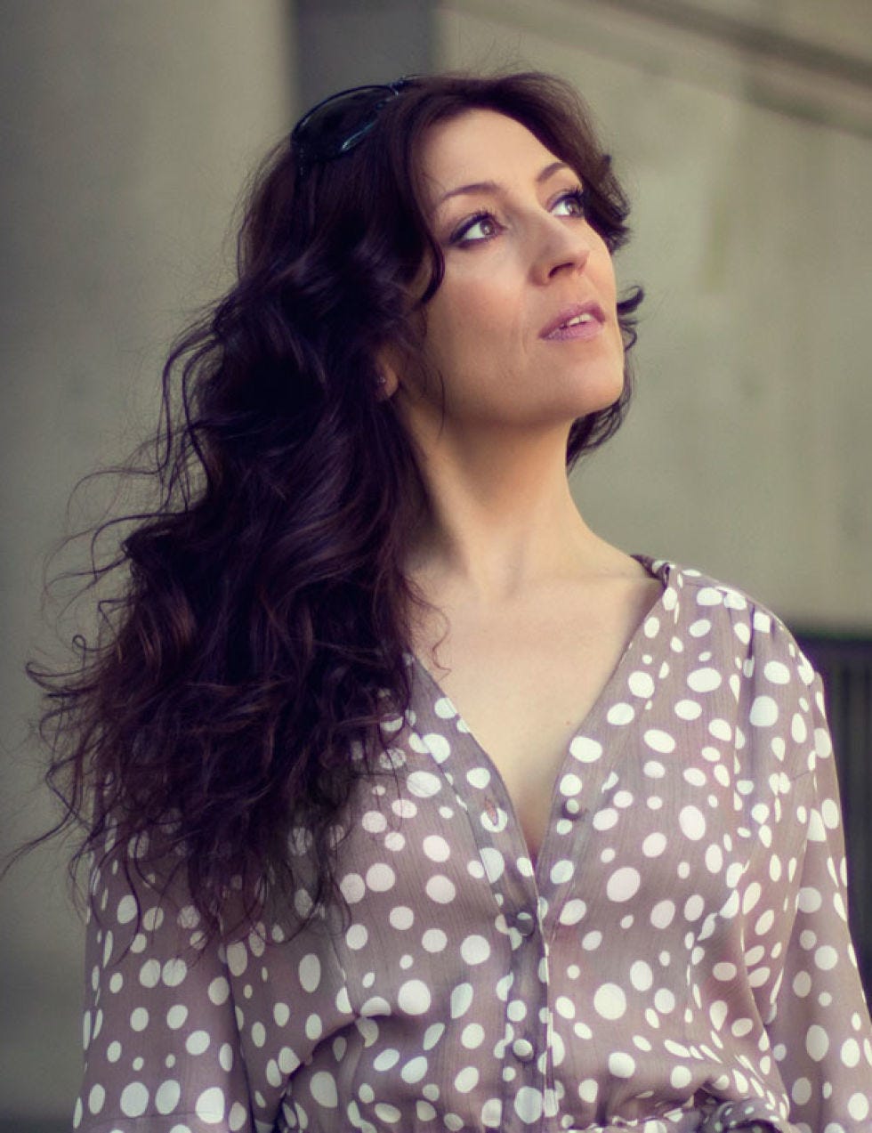 Lip, Hairstyle, Sleeve, Shoulder, Pattern, Style, Beauty, Eyelash, Fashion, Neck, 