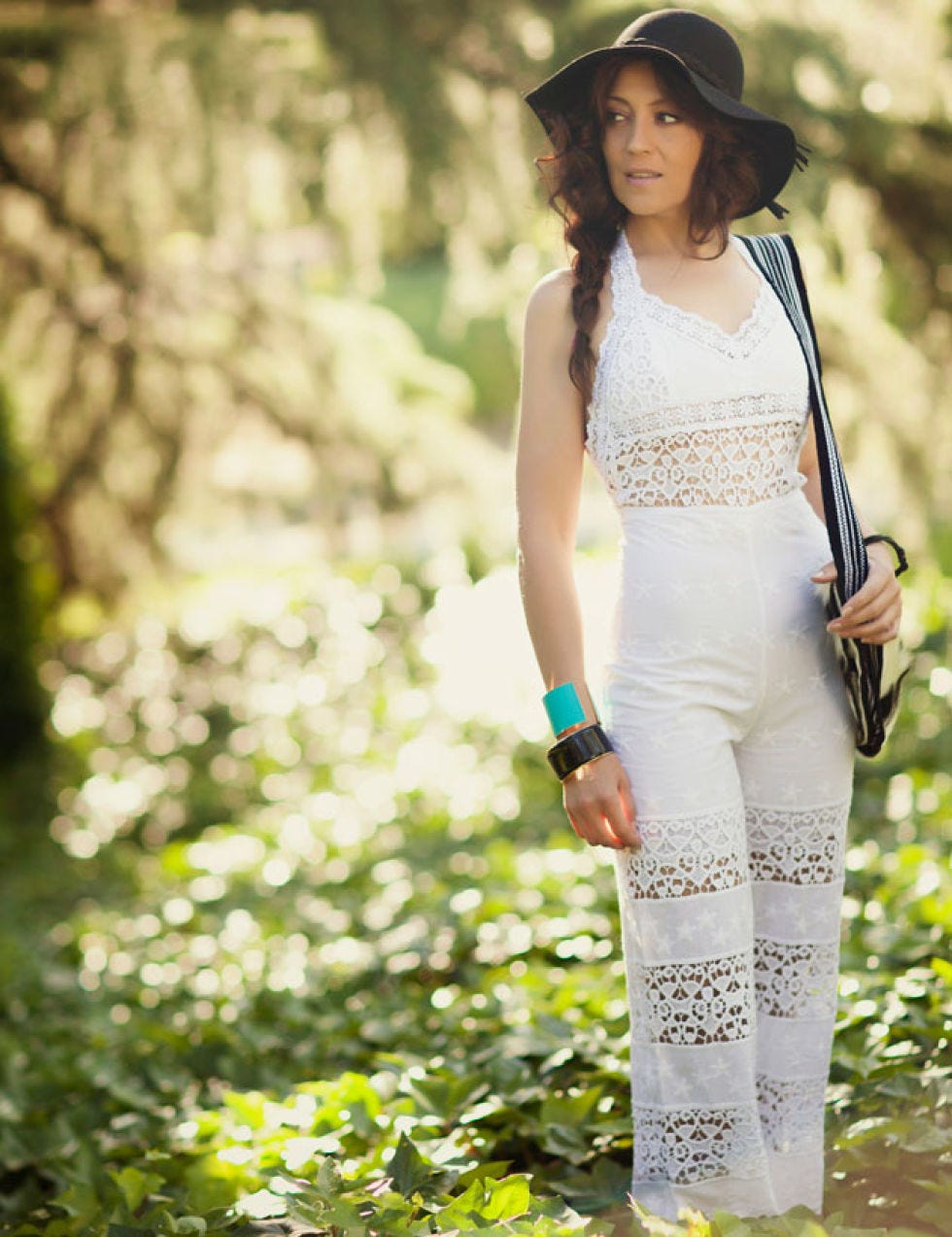 Clothing, Sleeve, Hat, Shoulder, White, Bag, Fashion accessory, People in nature, Street fashion, Waist, 