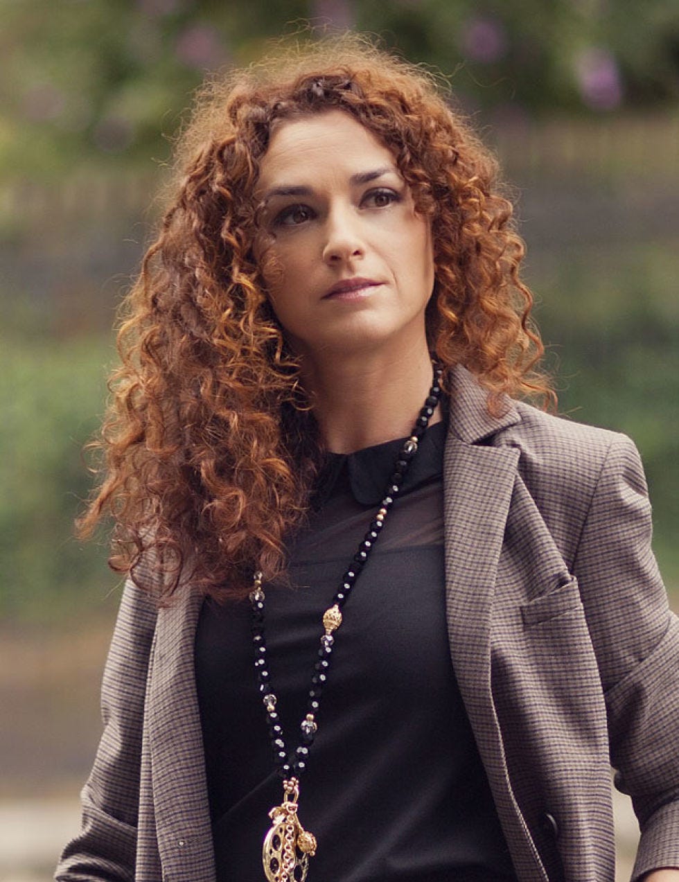 Lip, Brown, Hairstyle, Jewellery, Jheri curl, Style, Fashion accessory, Ringlet, Blazer, Street fashion, 