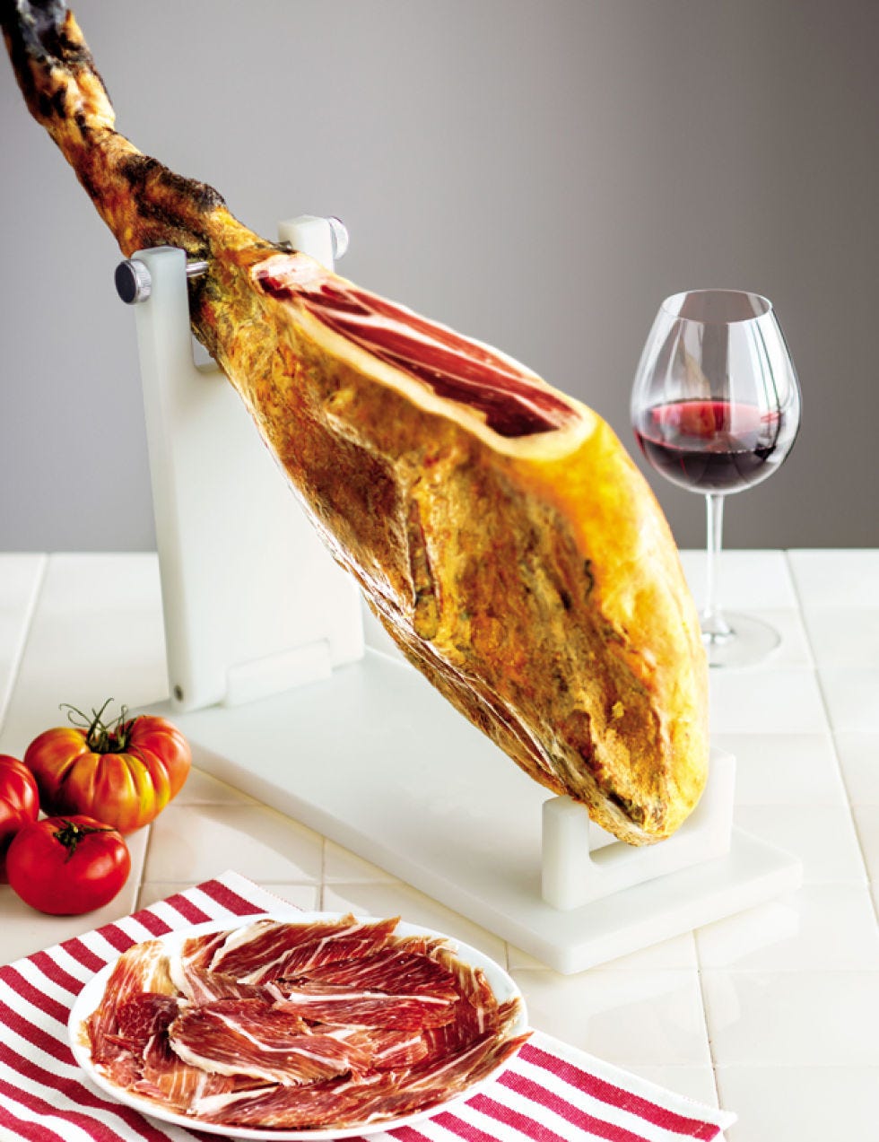 Stemware, Drinkware, Glass, Food, Wine glass, Barware, Ingredient, Drink, Dessert wine, Cuisine, 