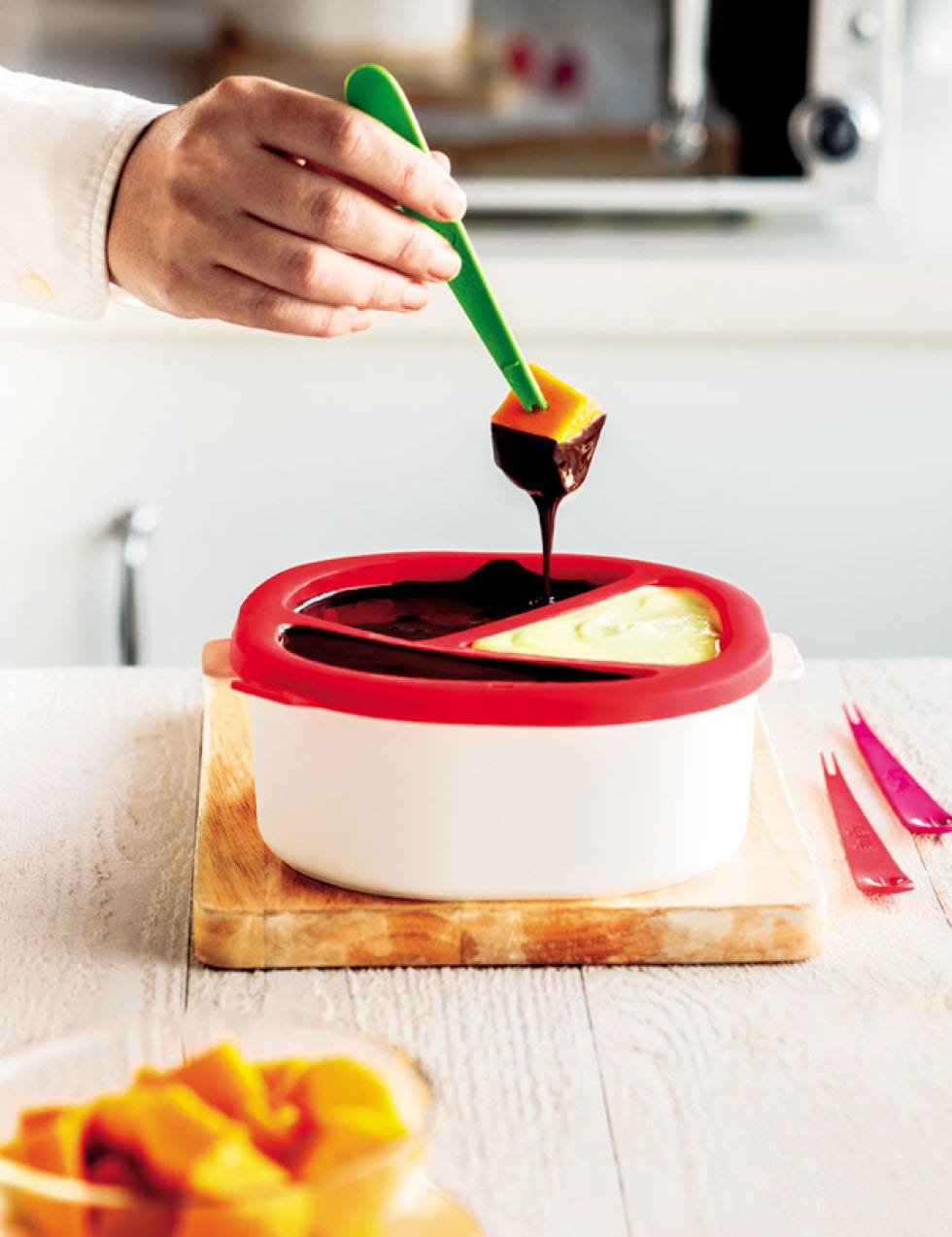 Ingredient, Kitchen utensil, Sweetness, Nail, Dishware, Drinking straw, Vegetable, Cooking, Wax, Gelatin dessert, 