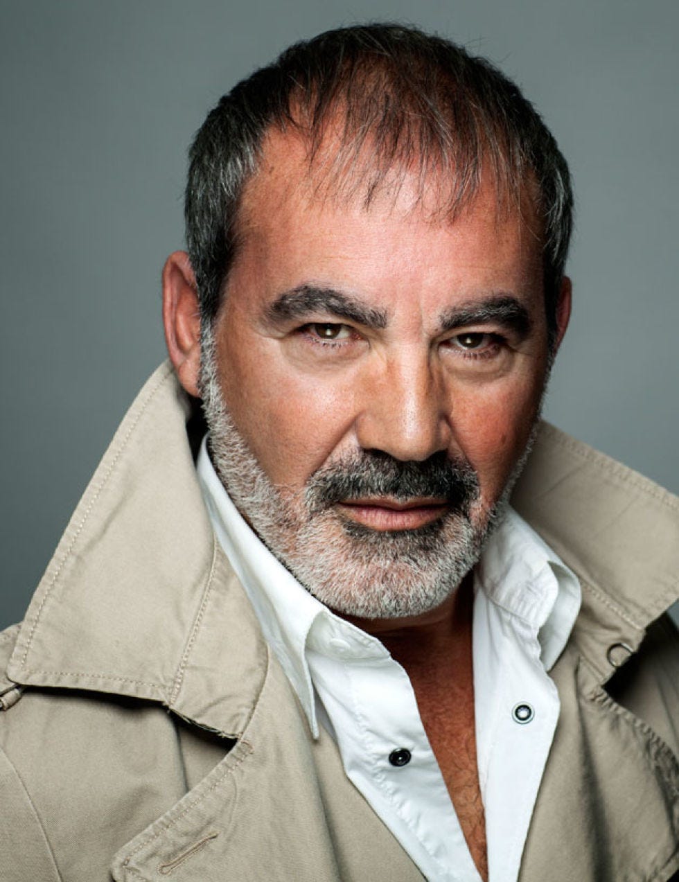 Clothing, Ear, Cheek, Facial hair, Hairstyle, Eye, Collar, Forehead, Eyebrow, Jacket, 