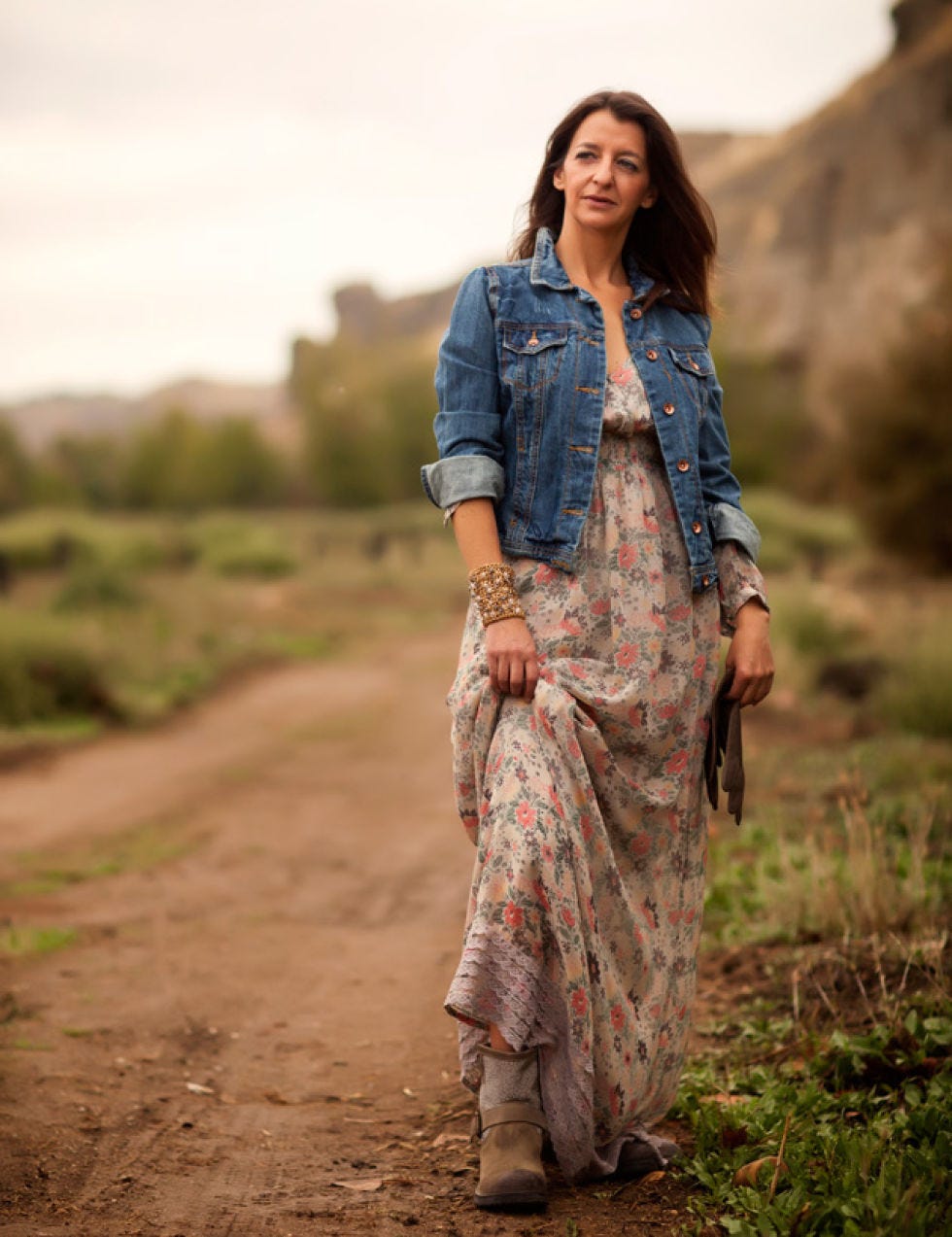 Brown, Sleeve, Collar, People in nature, Street fashion, Beige, Long hair, Fashion design, Fashion model, Dirt road, 