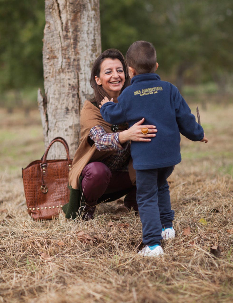 Human, Happy, Bag, People in nature, Interaction, Shoulder bag, Love, Luggage and bags, Trunk, Hug, 