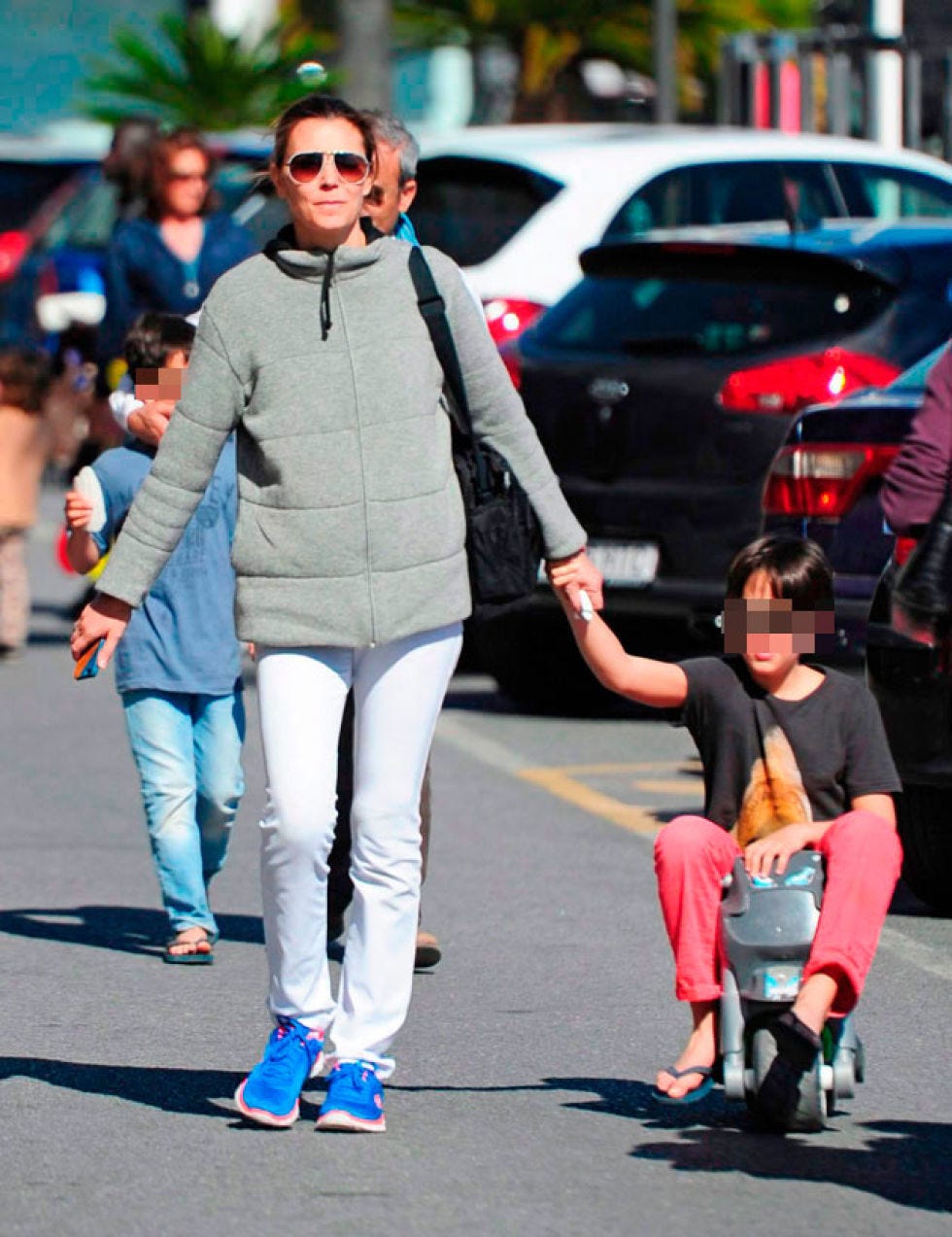 Clothing, Eyewear, Trousers, Outerwear, Jacket, Jeans, Street fashion, Street, Sunglasses, Goggles, 