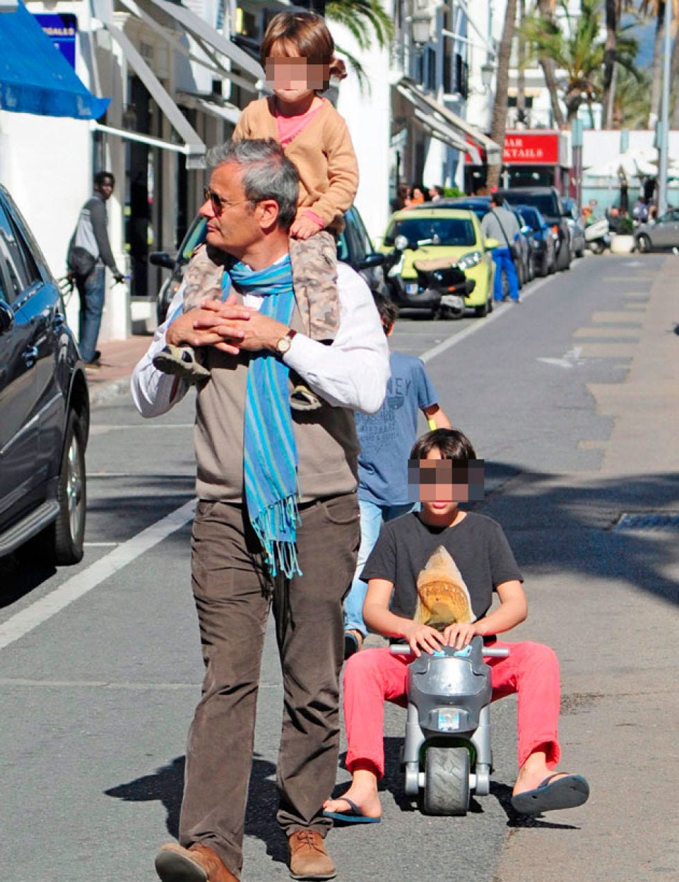 Wheel, Tire, Street, Street fashion, Sunglasses, Bag, Vehicle door, Rolling, Family car, Toy, 
