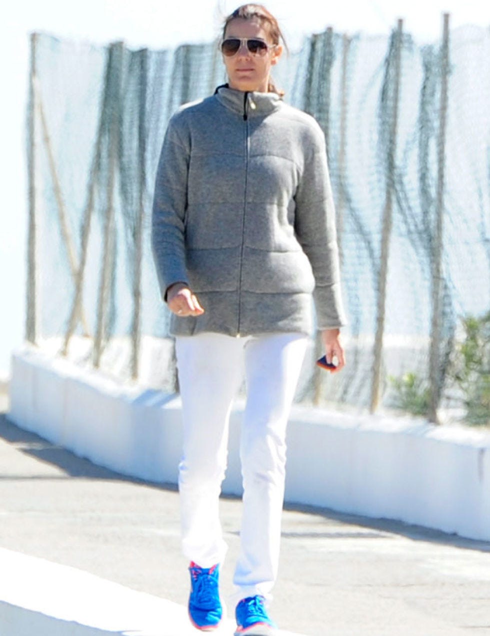 Clothing, Blue, Sleeve, Shoulder, Textile, Standing, Joint, Outerwear, White, Style, 
