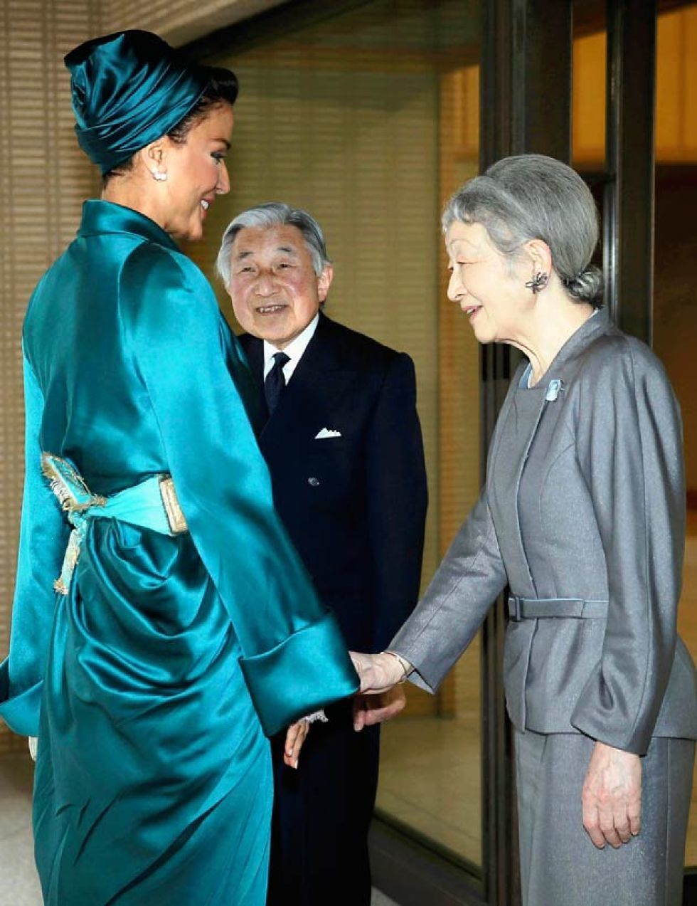 La elegante ex jequesa de Catar, recibida por los emperadores de Japón