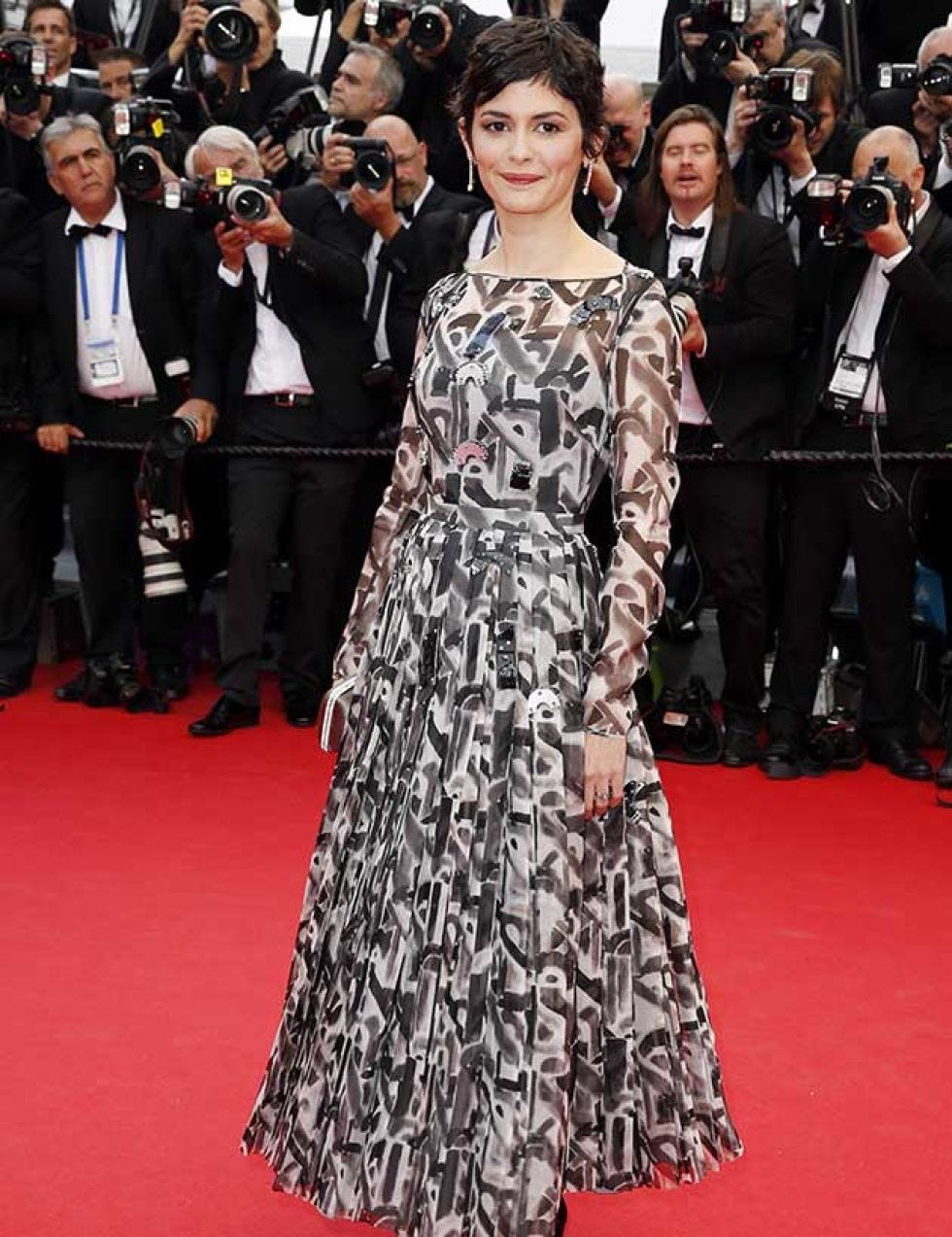 Clothing, Flooring, Dress, Event, Trousers, Coat, Carpet, Premiere, Suit, Red, 
