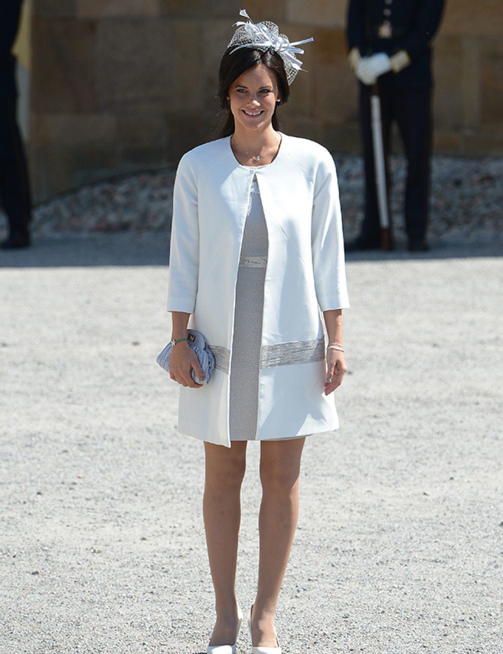 Clothing, Sleeve, Shoulder, Textile, Joint, Outerwear, White, Style, Fashion accessory, Bag, 