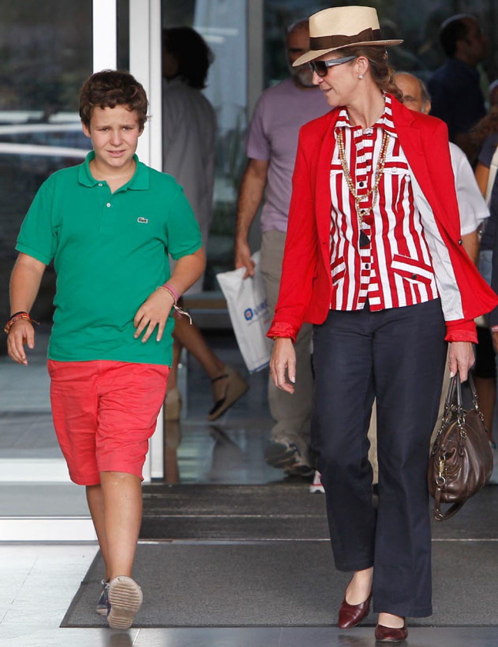 Clothing, Footwear, Leg, Trousers, Human leg, Shirt, Outerwear, Red, Bag, Hat, 