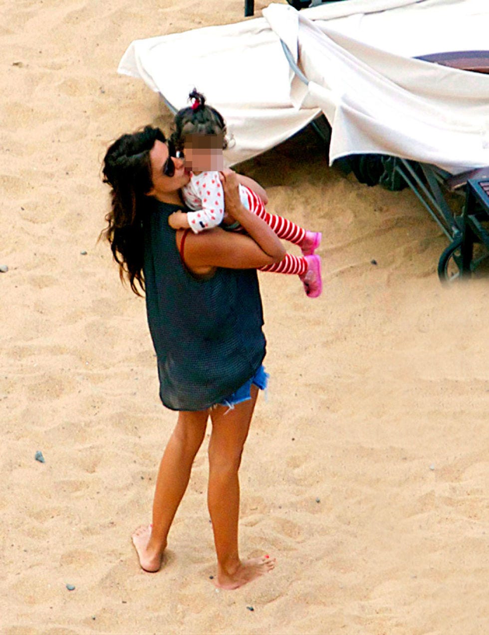 Sand, People on beach, Barefoot, Summer, Interaction, People in nature, Vacation, Foot, Toddler, Love, 