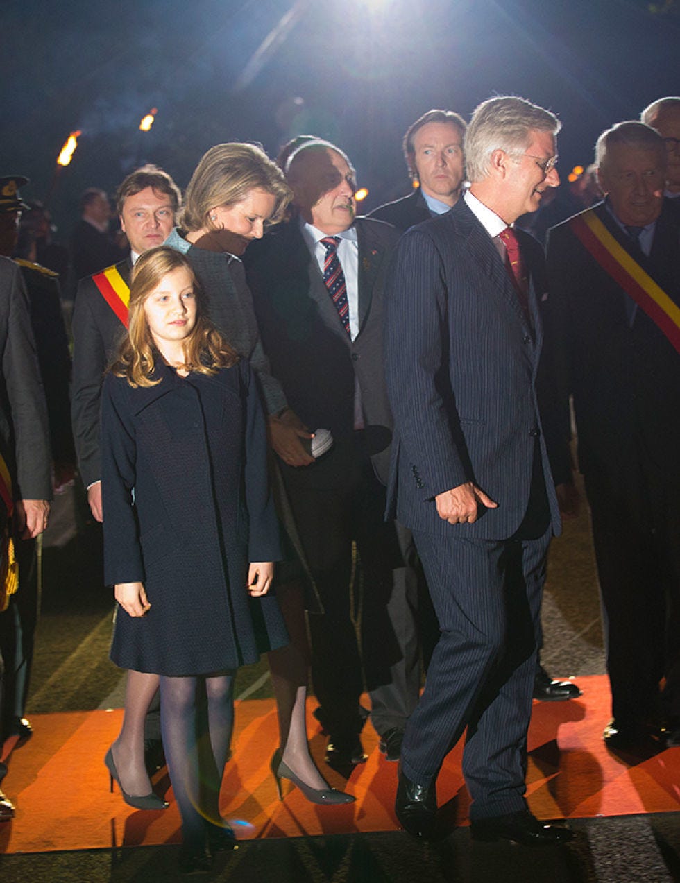 Footwear, Event, Trousers, Coat, Dress shirt, Shirt, Outerwear, Suit, Formal wear, Suit trousers, 