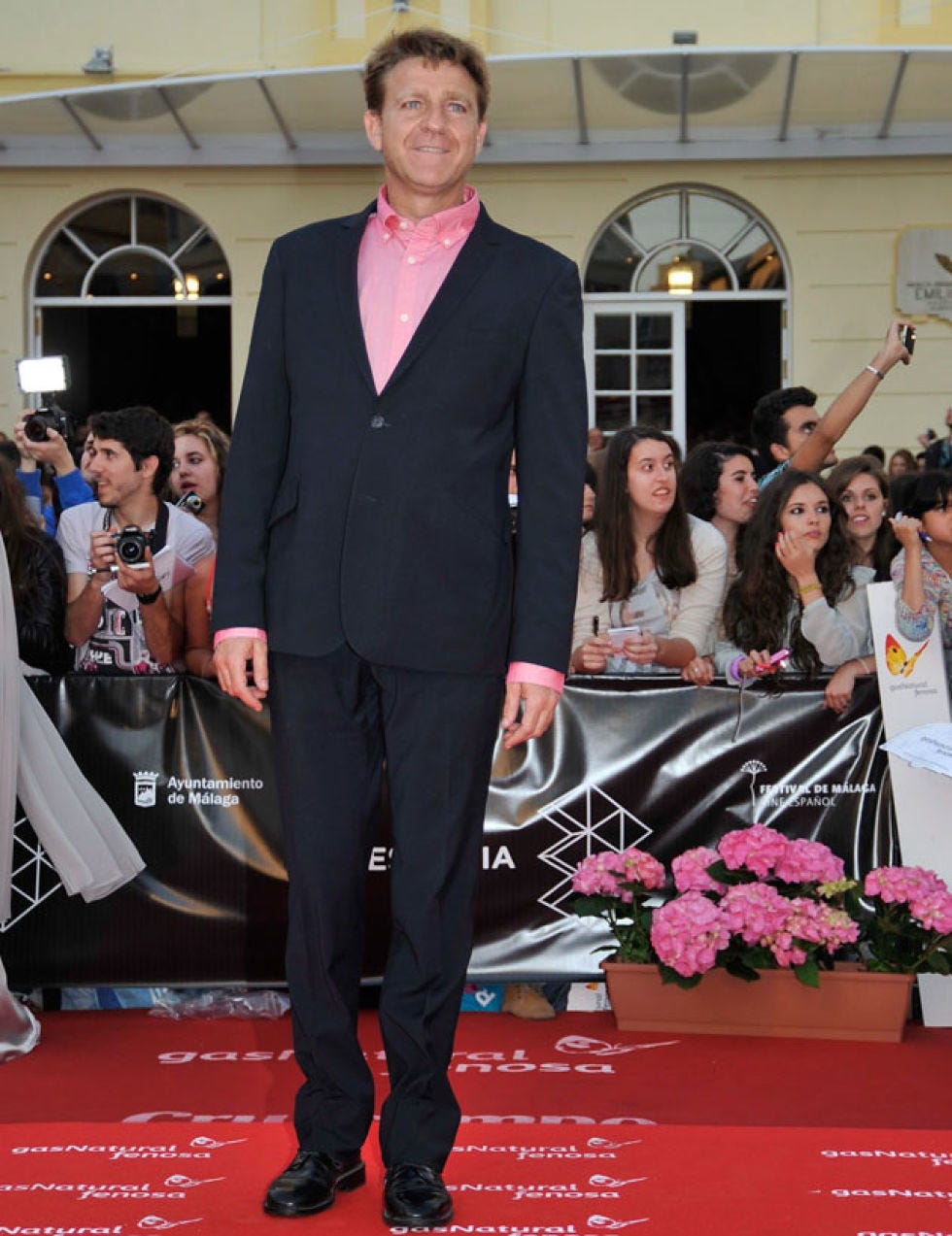 Trousers, Coat, Shirt, Outerwear, Suit, Carpet, Style, Formal wear, Fashion, Flag, 