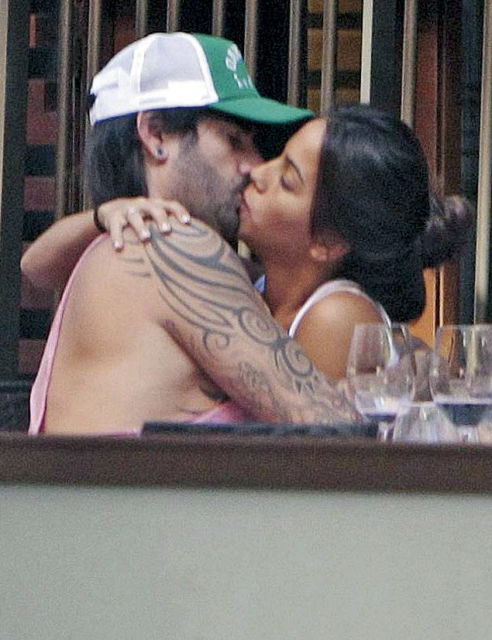 Ear, Cap, Forehead, Kiss, Romance, Interaction, Baseball cap, Love, Muscle, Back, 