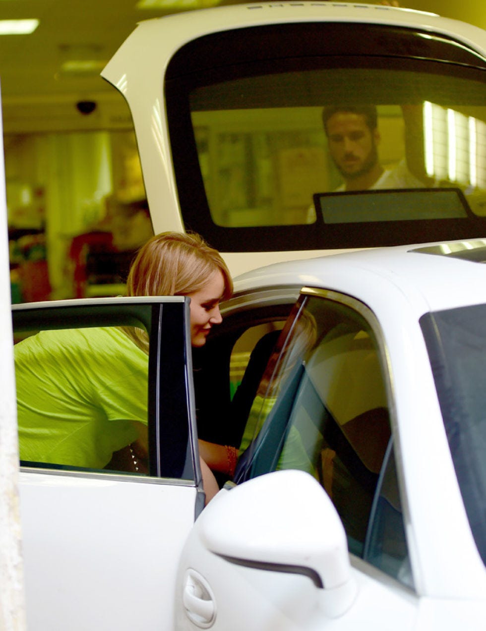 Motor vehicle, Vehicle, Automotive design, Automotive exterior, Vehicle door, Passenger, Windshield, Automotive window part, Public transport, Door handle, 