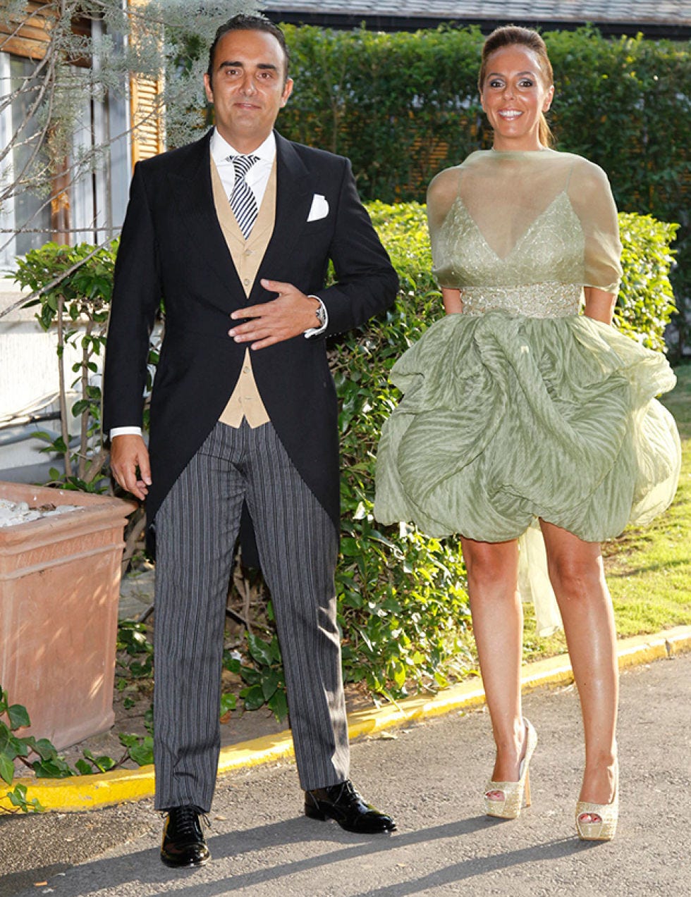 Clothing, Coat, Trousers, Collar, Dress, Shirt, Suit trousers, Outerwear, Formal wear, Suit, 