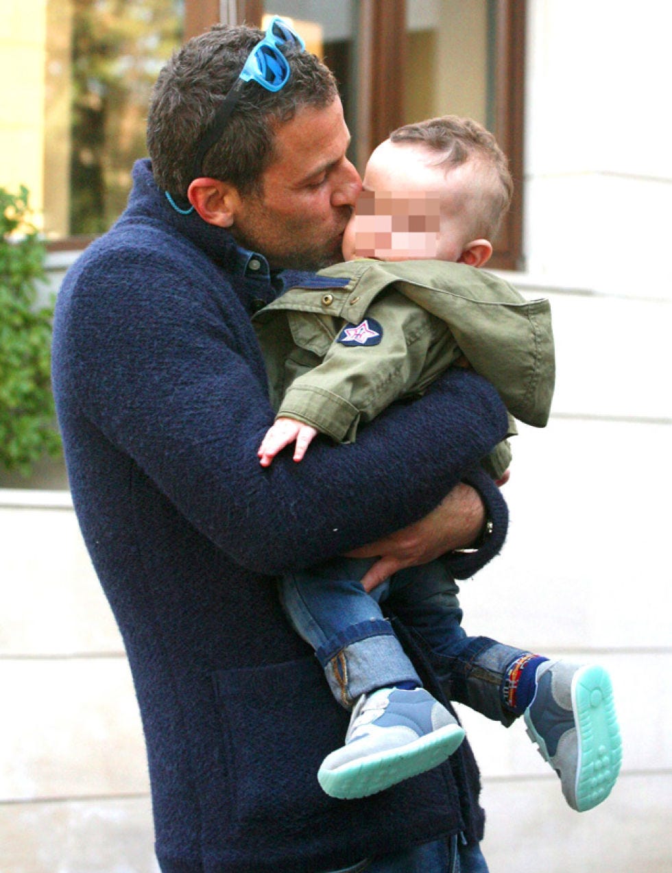 Ear, Human, Jeans, Interaction, Sunglasses, Goggles, Sock, Love, Denim, Hug, 