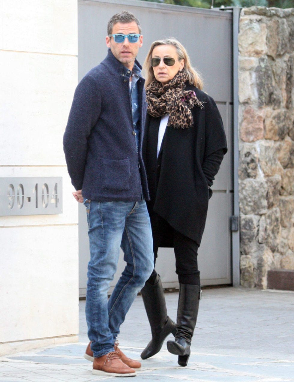 Clothing, Leg, Trousers, Denim, Jeans, Textile, Shirt, Coat, Outerwear, Street fashion, 