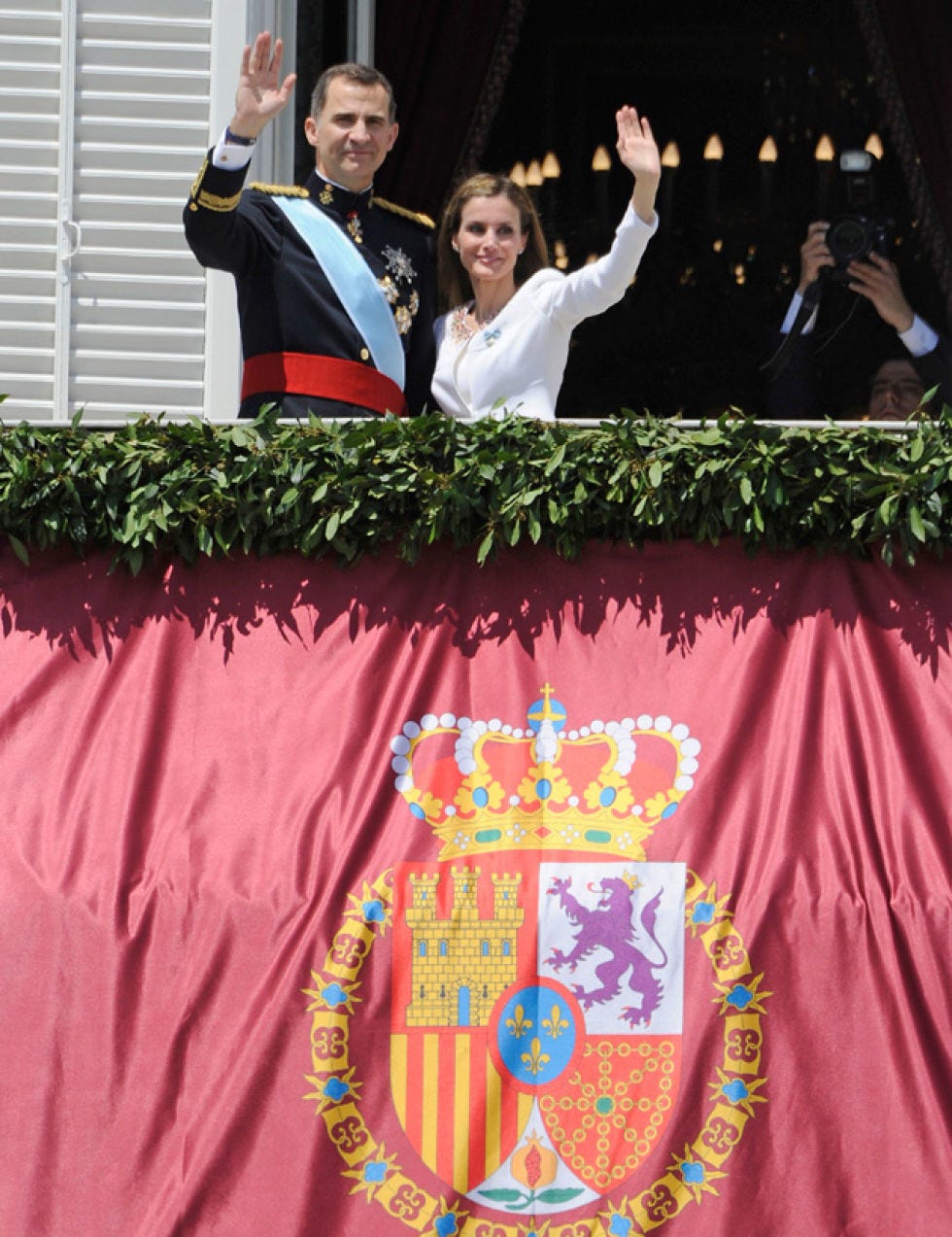 Event, Textile, Window blind, Tradition, Tie, Costume, Window covering, Banner, Festival, Ceremony, 