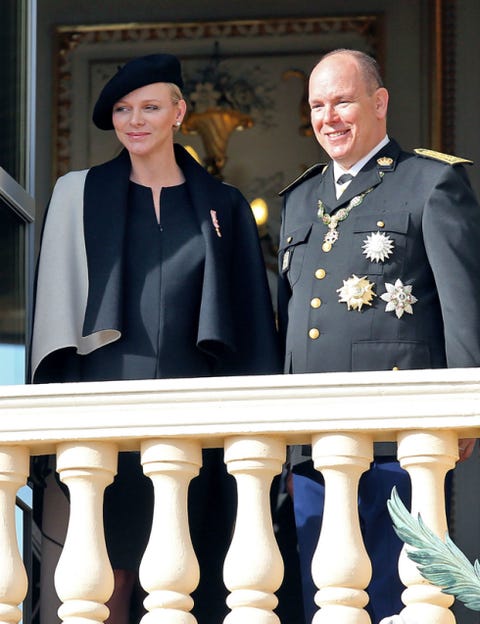 Face, Collar, Formal wear, Facial expression, Uniform, Hat, Baluster, Blazer, Military officer, Military uniform, 