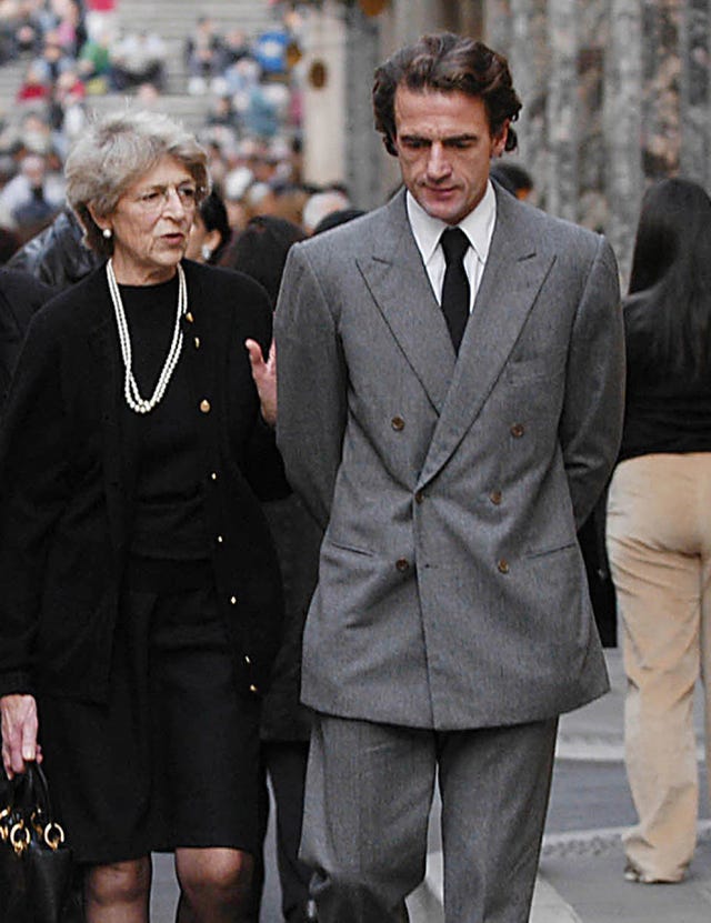 Clothing, Coat, Trousers, Collar, Shirt, Suit trousers, Outerwear, Dress shirt, Formal wear, Style, 
