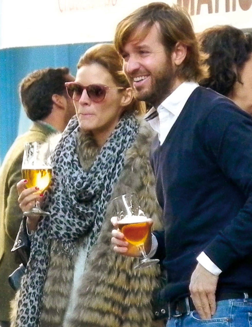 Drink, Wine glass, Tableware, Alcoholic beverage, Interaction, Sunglasses, Denim, Drinkware, Facial hair, Alcohol, 