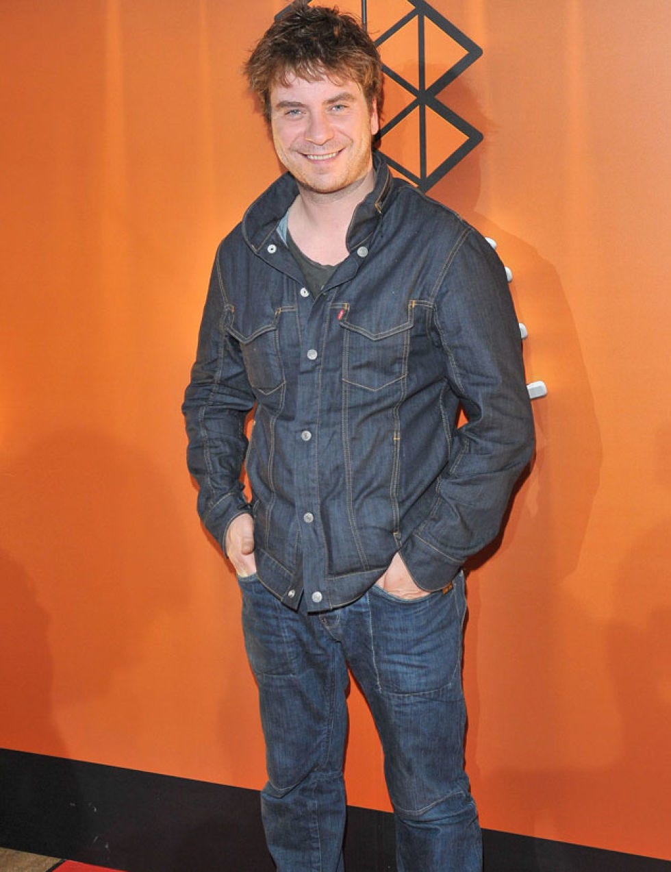 Denim, Jacket, Sleeve, Trousers, Jeans, Textile, Shirt, Standing, Dress shirt, Outerwear, 