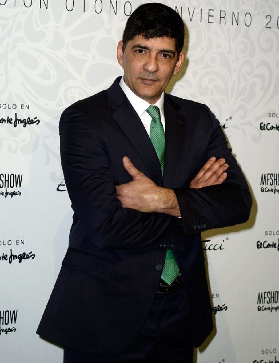 Clothing, Dress shirt, Coat, Collar, Sleeve, Shirt, Suit trousers, Outerwear, Standing, Formal wear, 