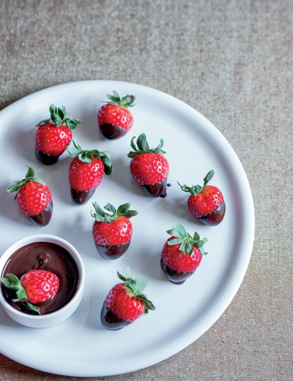 Fruit, Natural foods, Food, Red, Produce, Carmine, Strawberry, Serveware, Sweetness, Staple food, 