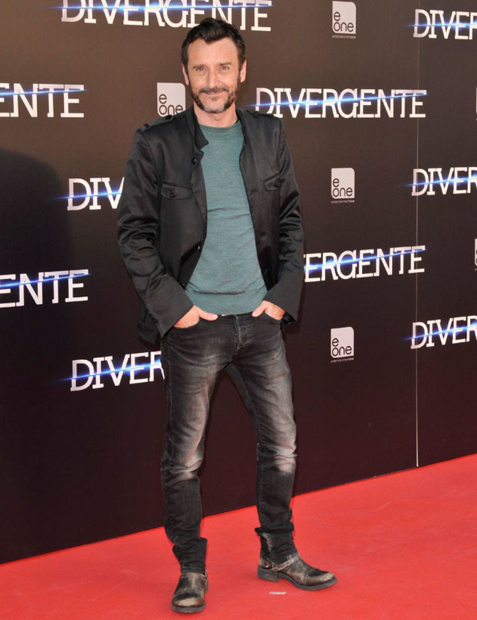 Sleeve, Trousers, Denim, Shoe, Jeans, Textile, Outerwear, Style, Jacket, Pocket, 