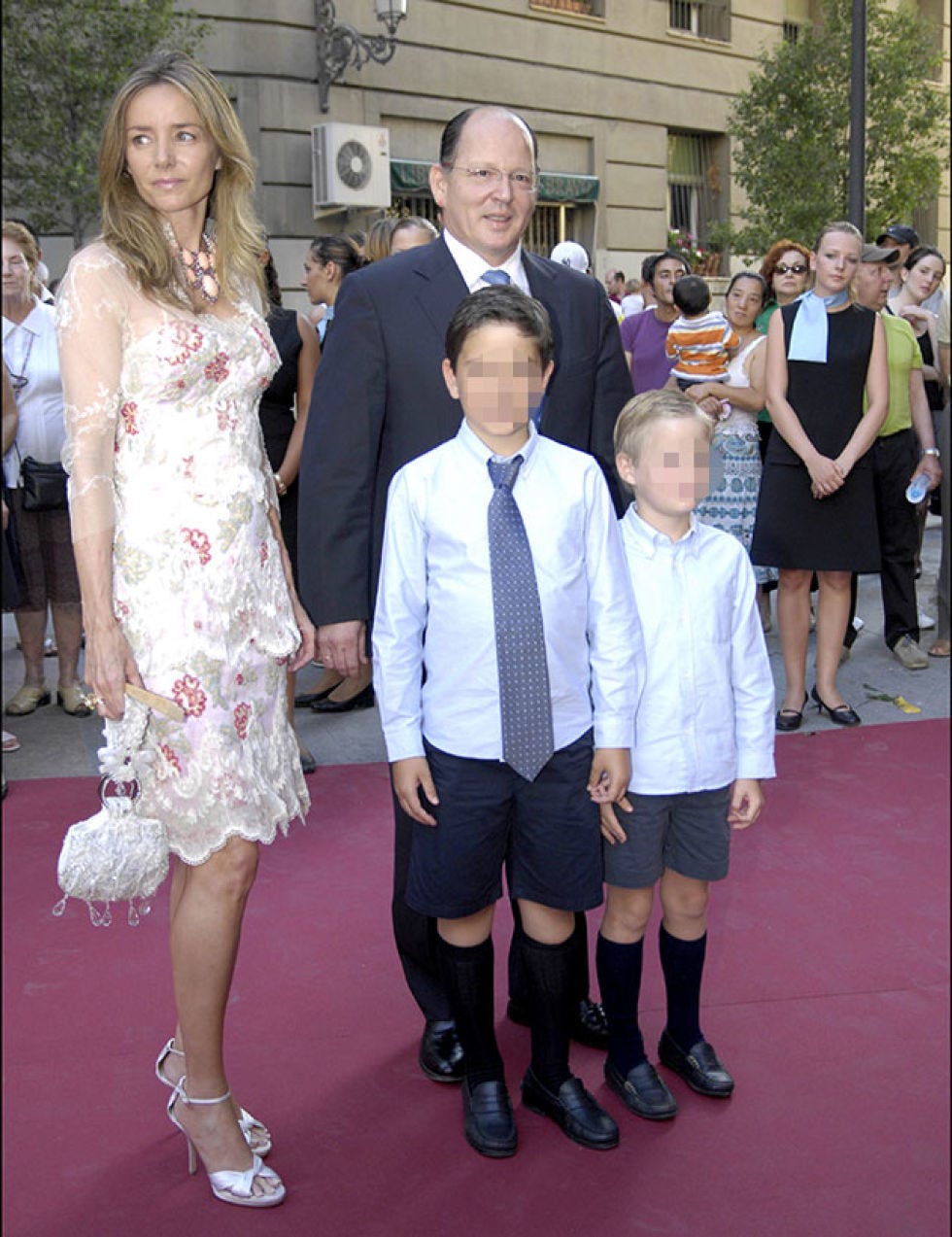 Clothing, Hair, Footwear, Face, Leg, Dress, Trousers, Dress shirt, Shirt, Coat, 