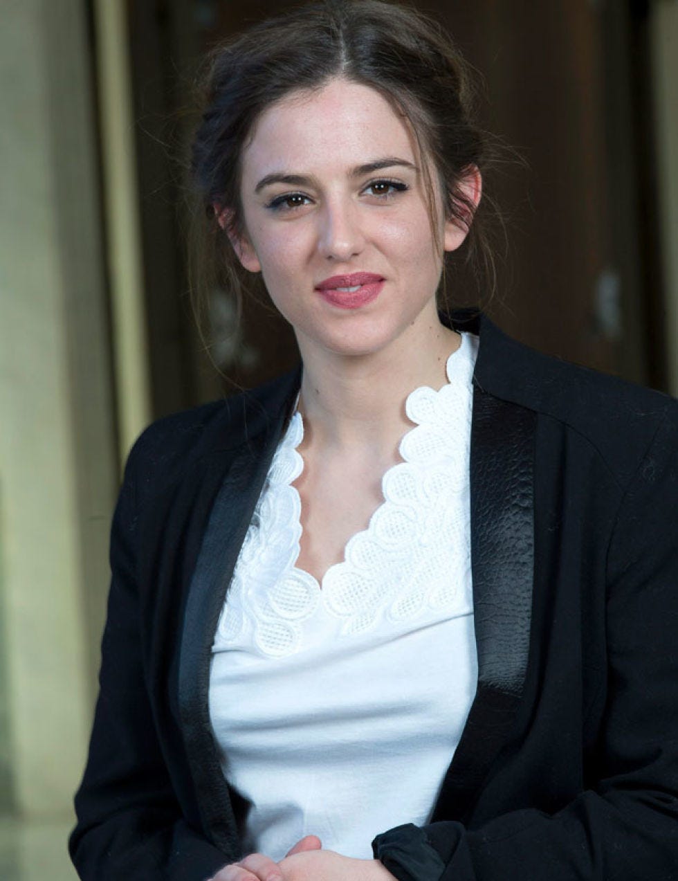 Lip, Hairstyle, Chin, Collar, Eyebrow, Hand, Formal wear, Blazer, Iris, Neck, Lip, Hairstyle, Chin, Collar, Eyebrow, Hand, Formal wear, Blazer, Iris, Neck,