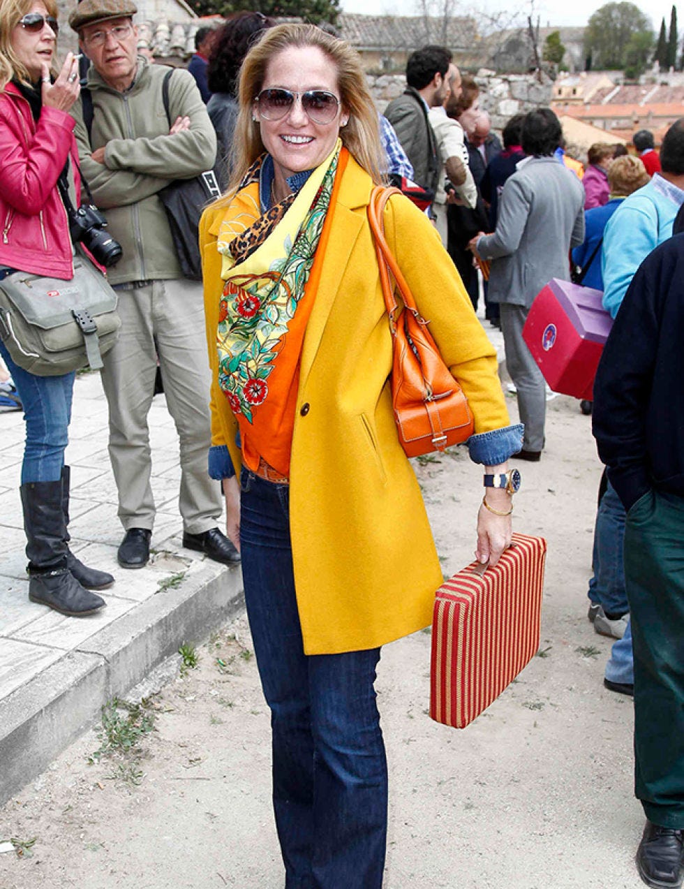 Leg, Trousers, Jeans, Coat, Outerwear, Jacket, Bag, Style, Tourism, Luggage and bags, 