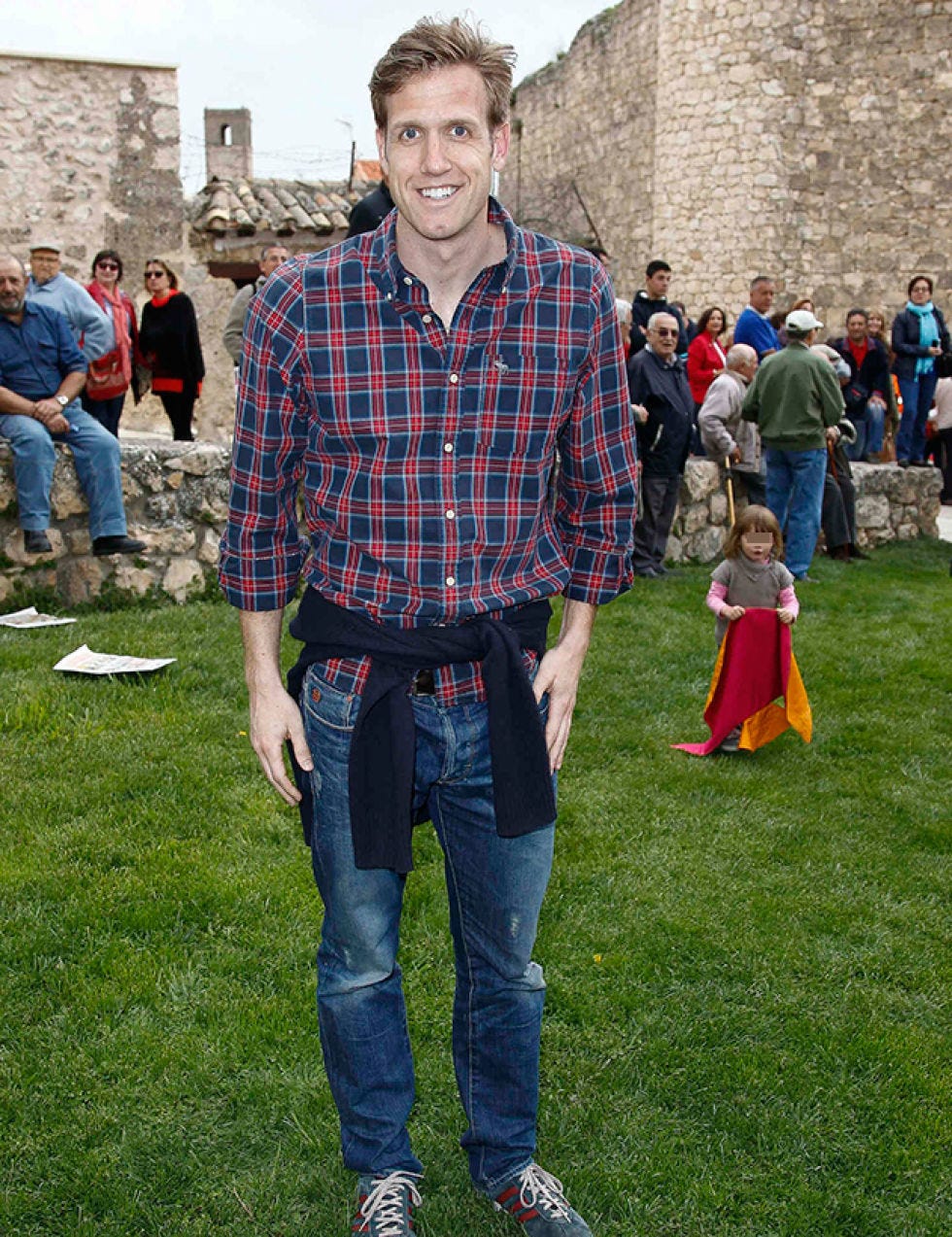 Footwear, Human, Jeans, Denim, Shirt, Textile, Plaid, Tartan, Tourism, Temple, 