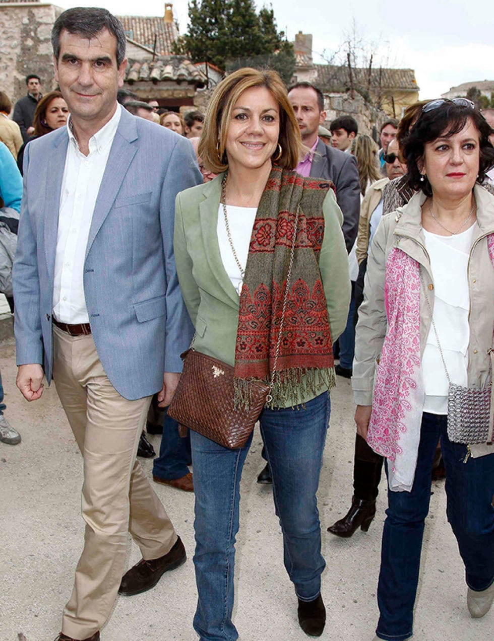 Clothing, Hair, Footwear, Face, People, Trousers, Denim, Textile, Shirt, Jeans, 
