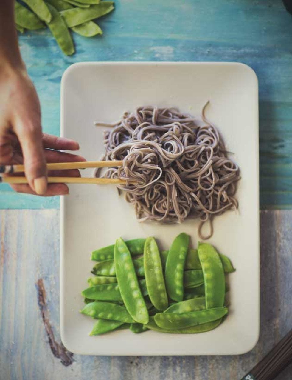Food, Ingredient, Produce, Vegetable, Cuisine, Dishware, Pea, Plate, Snap pea, Legume, 