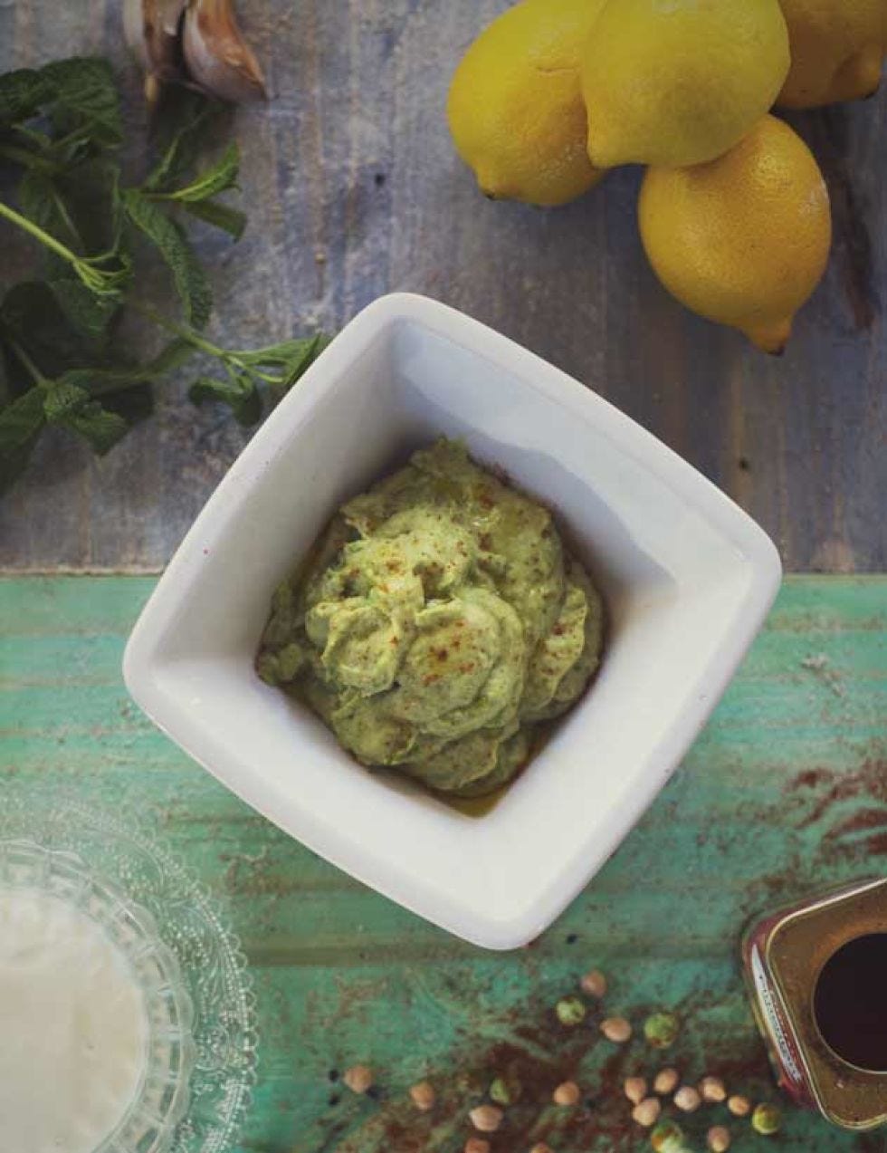 Serveware, Dishware, Plate, Produce, Vegetarian food, Ceramic, Platter, Kitchen utensil, Pistou, 