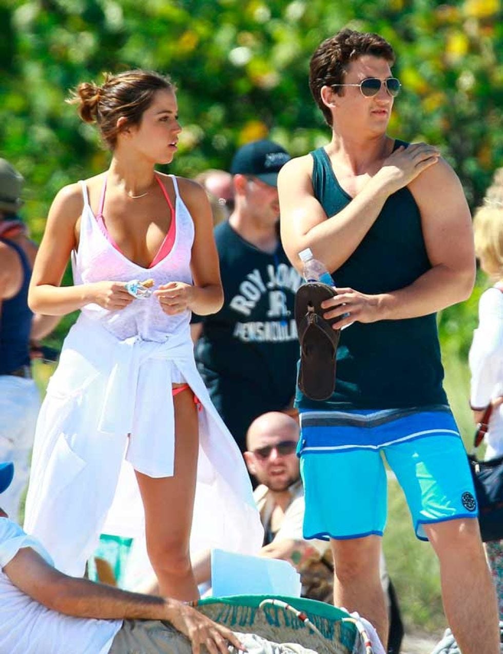 Sleeveless shirt, Summer, Fashion accessory, Necklace, Active shorts, Sunglasses, Chest, Basket, Bermuda shorts, Trunks, 