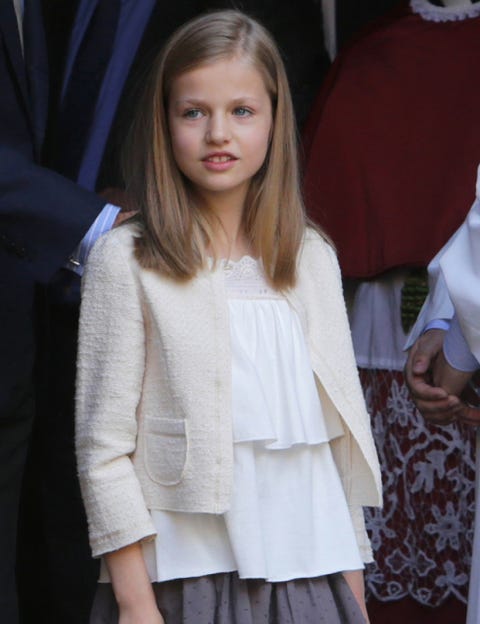 Sleeve, Textile, Fashion, Long hair, Blond, Brown hair, Fashion design, Embellishment, Day dress, Child model, 