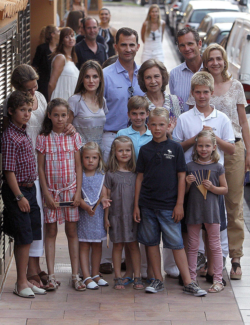 Hair, Face, People, Social group, Child, Dress, Temple, Family, Family reunion, Family pictures, 