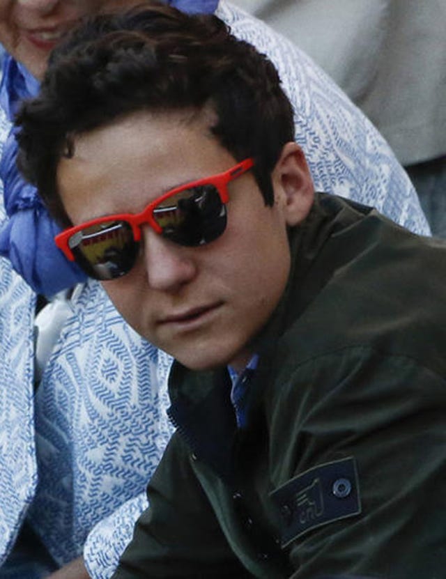 Eyewear, Vision care, Hairstyle, Goggles, Forehead, Sunglasses, Outerwear, Mammal, Jacket, Style, 