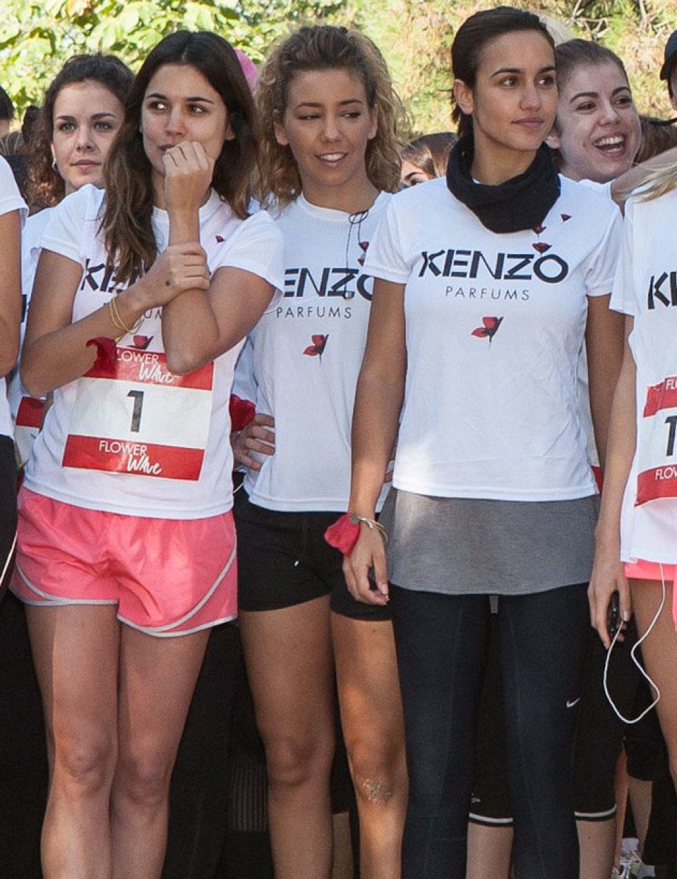 Sports uniform, People, Sleeve, Social group, Sportswear, Jersey, Uniform, Thigh, Team, Active shorts, 