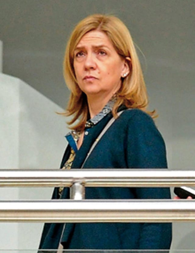 Hairstyle, Collar, Public speaking, Jewellery, Spokesperson, Speech, Blond, White-collar worker, Employment, Orator, 