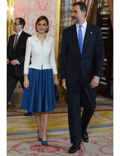 Clothing, Dress shirt, Trousers, Collar, Coat, Suit trousers, Shirt, Standing, Outerwear, Formal wear, 