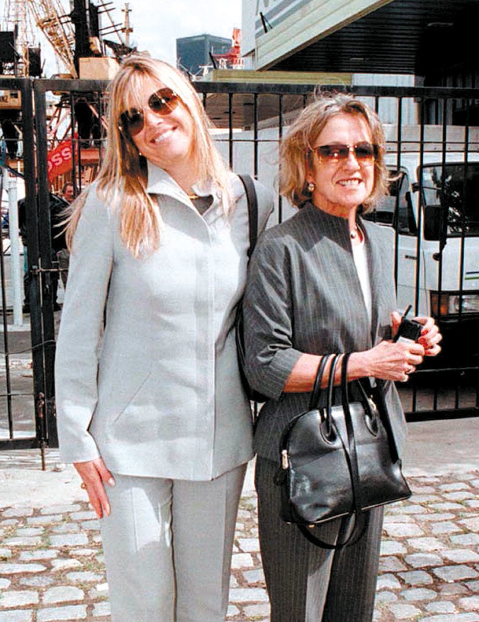 Clothing, Eyewear, Vision care, Glasses, Sunglasses, Trousers, Textile, Outerwear, Bag, Coat, 
